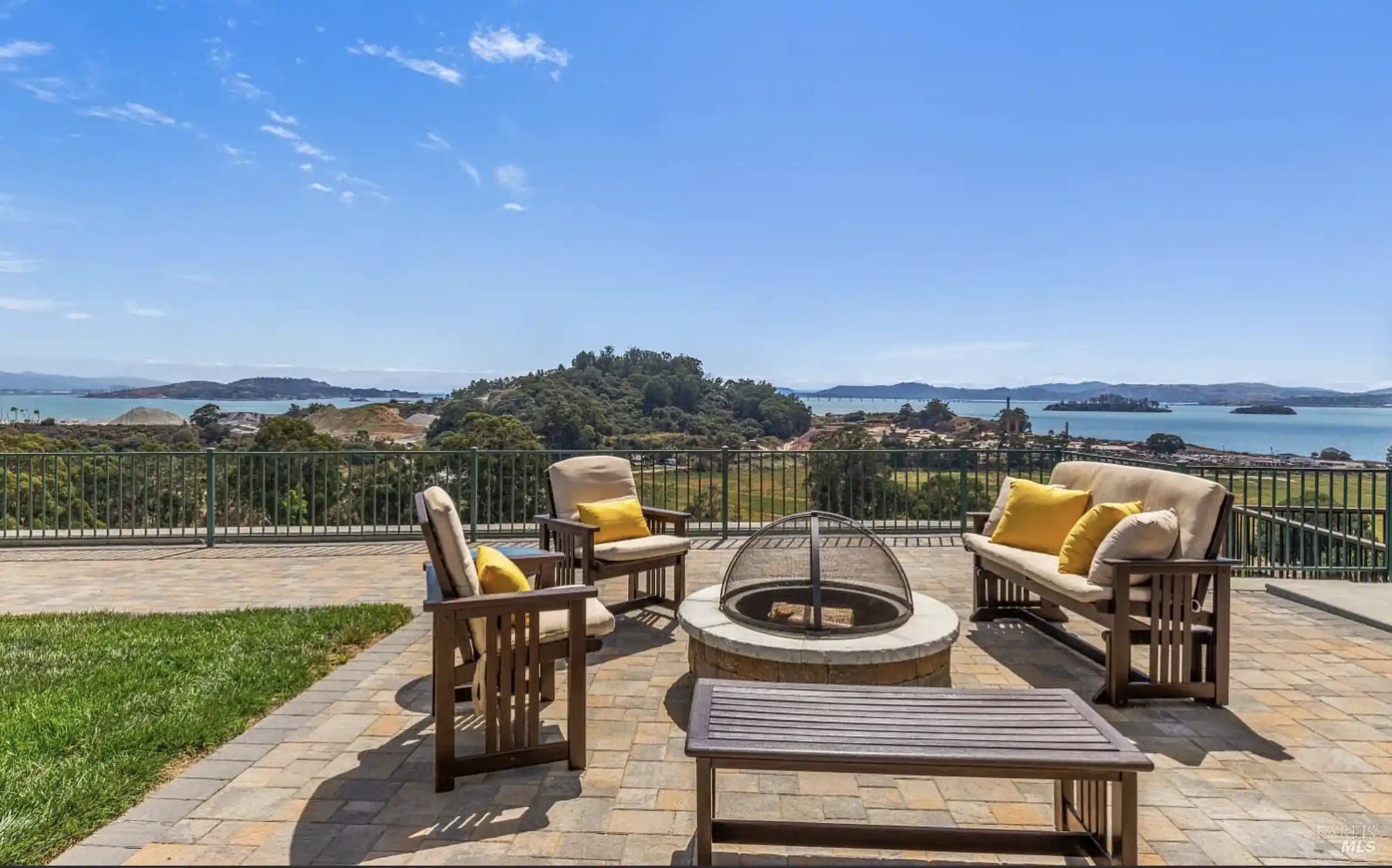 Home in San Rafael's Coveted Peacock Gap Neighborhood – image 3